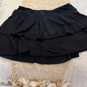 Black tiered head tennis skirt.